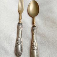 Due posate  con manico in argento 800