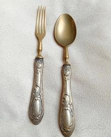 Due posate  con manico in argento 800