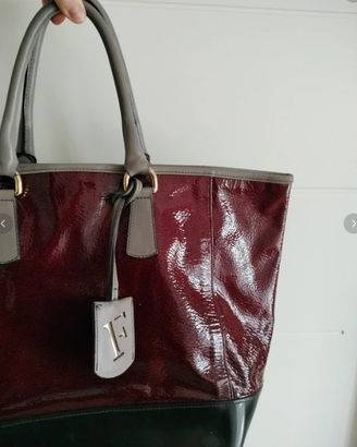 Borsa Furla bordeaux in vernice e gomma