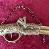 Ottone , Pistola appendichiavi con ganci