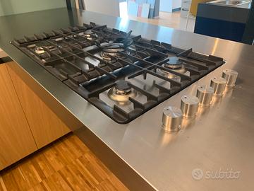 Penisola Acciaio con Piano Cottura a GAS Integrato