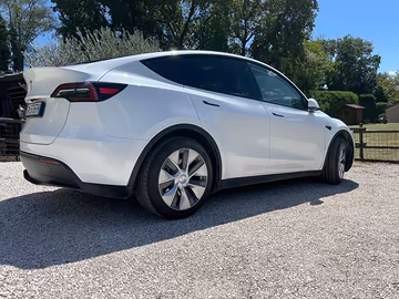 Tesla model Y stadard Range