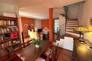 VILLA A SCHIERA A PAULLO