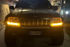 Mostruosa jeep Grand Cherokee