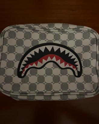 pochet sprayground