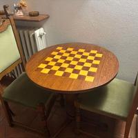 Tavolo scacchi/dama con 2 sedie