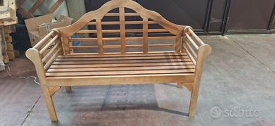 panchina di legno esterna