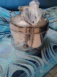 contenitore nuovo in acciaio per olio