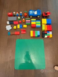 Lotto Lego Duplo oltre 100 pezzi + base