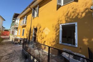 CASA SEMINDIPENDENTE A CALCO