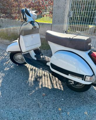 Piaggio vespa p200e