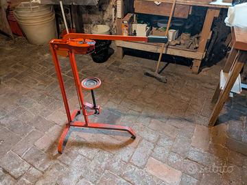 Tappatrice manuale a colonna per bottiglie