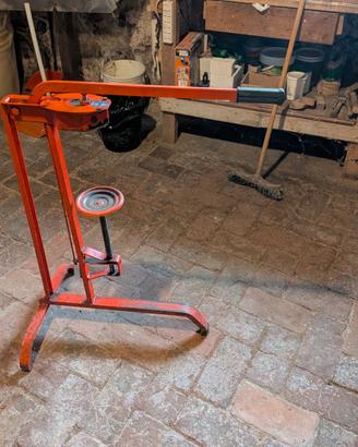 Tappatrice manuale a colonna per bottiglie