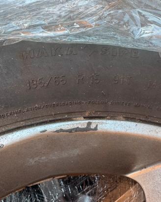 Set 4 cerchi Arcastin + 4 gomme 4 stagioni Nokian