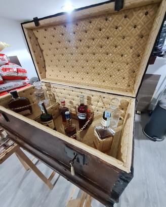 Antico Baule Forziere Bar da arredamento 