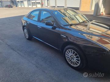 Splendida A.R. 159, 1,8, benzina e GPL, berl