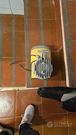 Compressore silenziato a membrana per aerografo