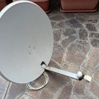 Antenna sarellitare parabolica