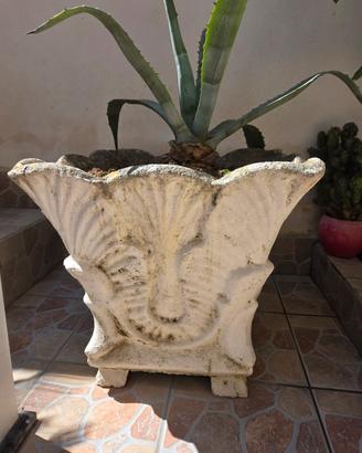 n.3 fioriere bianche in cemento.