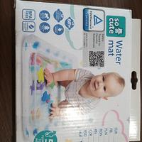 Tappetino con giochini e acqua (da aggiungere)