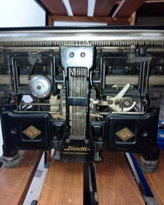 Macchina da scrivere Olivetti 