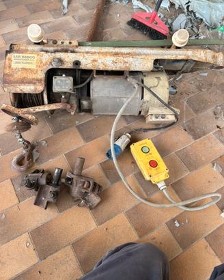 Sollevatore elettrico 200 kg