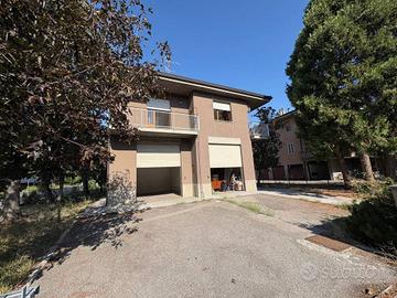 Villa di 283 m² con più di 5 locali e box auto dop