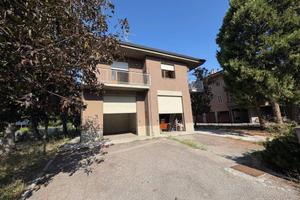 Villa di 283 m² con più di 5 locali e box auto dop
