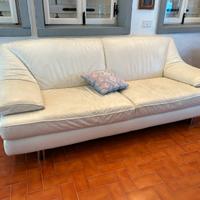 Divano in pelle bianca