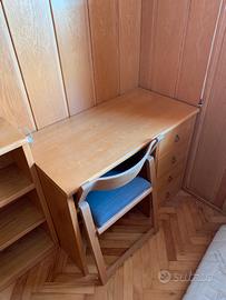 Scrivania in legno