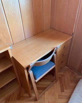 Scrivania in legno