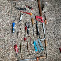 Attrezzi vari con cassetta in plastica