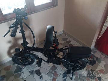 Bicicletta elettrica pieghevole
