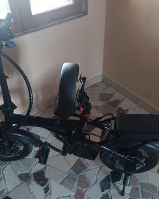 Bicicletta elettrica pieghevole