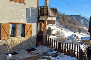 Casa abitabile con terreno adiacente e garage