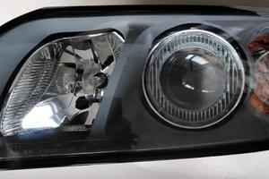 Fanali anteriori volvo V50