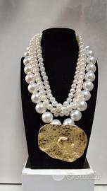 Collana 4 fili di perle e medaglione oro. Nuova. 
