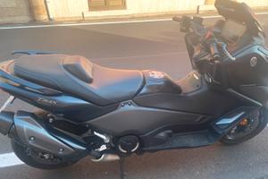 Yamaha tmax 560