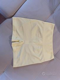 Pantaloncini per attivita sportiva giallo pastello