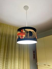 Scrivania ,lampadario,lampada,sedia