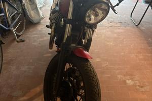 Moto Guzzi V7 Café Classic rossa