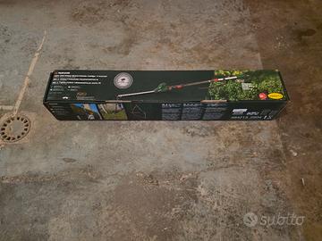 Tagliasiepe Parkside telescopico a batteria