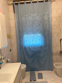 Tenda piu set tappeti da bagno