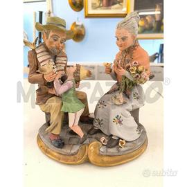 STATUA VILLARI CAPODIMONTE COPPIA ANZIANI CON BAMB