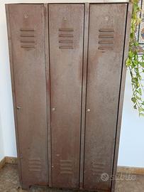 armadietto metallico vintage tipo industrial