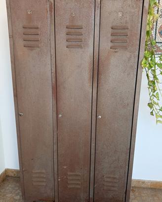 armadietto metallico vintage tipo industrial