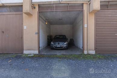 Box / Garage di 28 m² a Roma