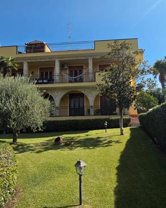 Mascalucia panoramica villa singola con piscina