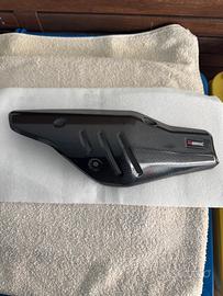 Paracalore in carbonio marmitta akrapovic