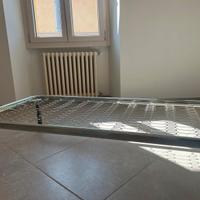 Rete singola con materasso 